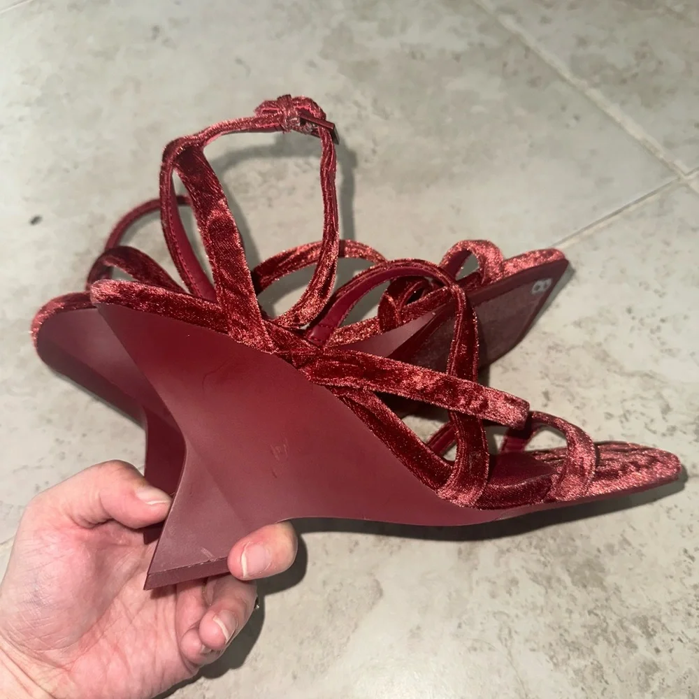 Gianni Bini The Novah Velvet Strappy‎ Square Toe Wedge Sandals Wine Red Size 8